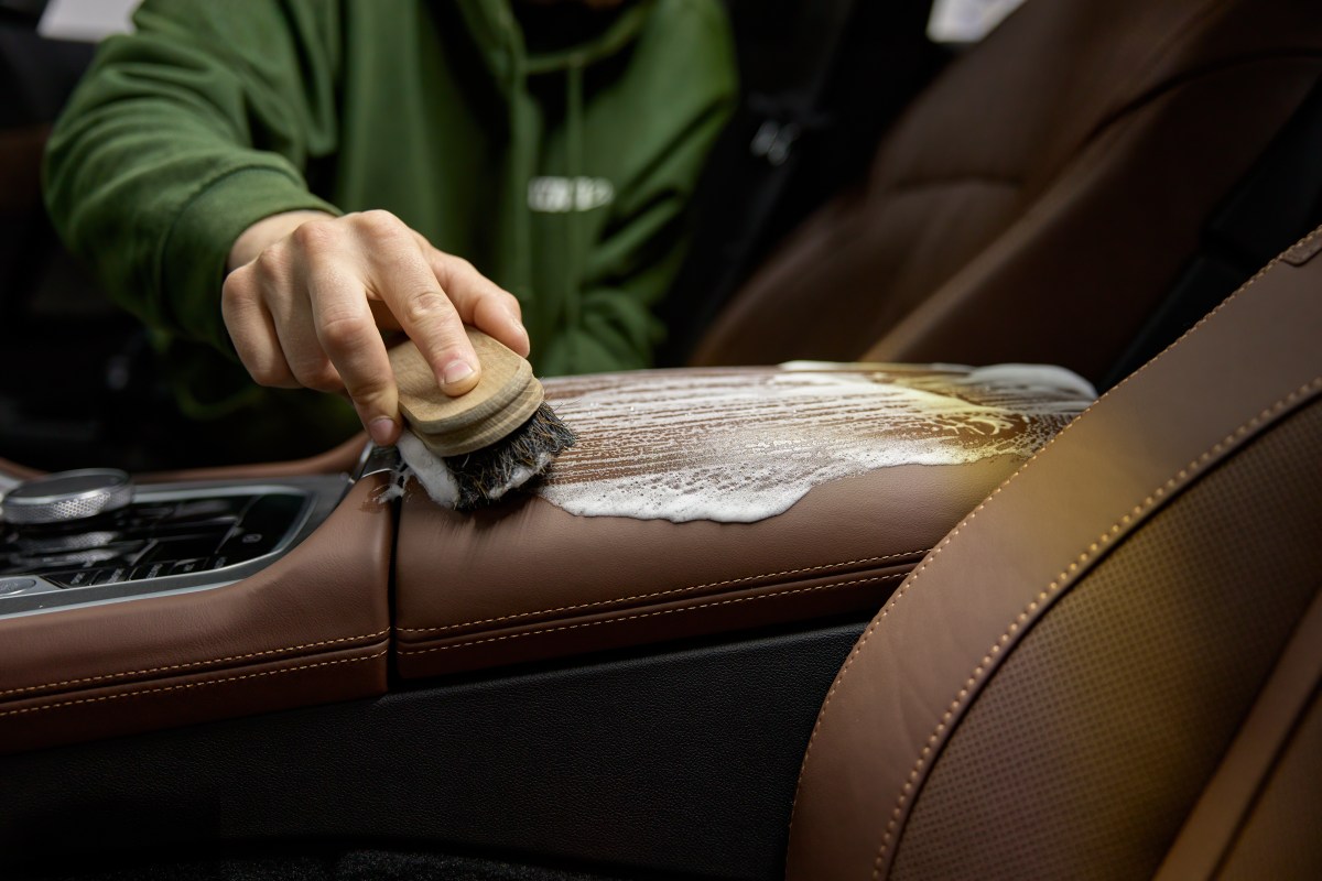 Dlaczego środki do czyszczenia skóry w samochodzie są niezbędne do utrzymania eleganckiego wnętrza